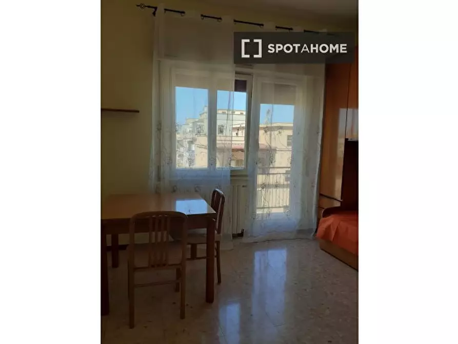 Immagine 14 di Camera condivisa in affitto  in Viale Alessandrino a Roma