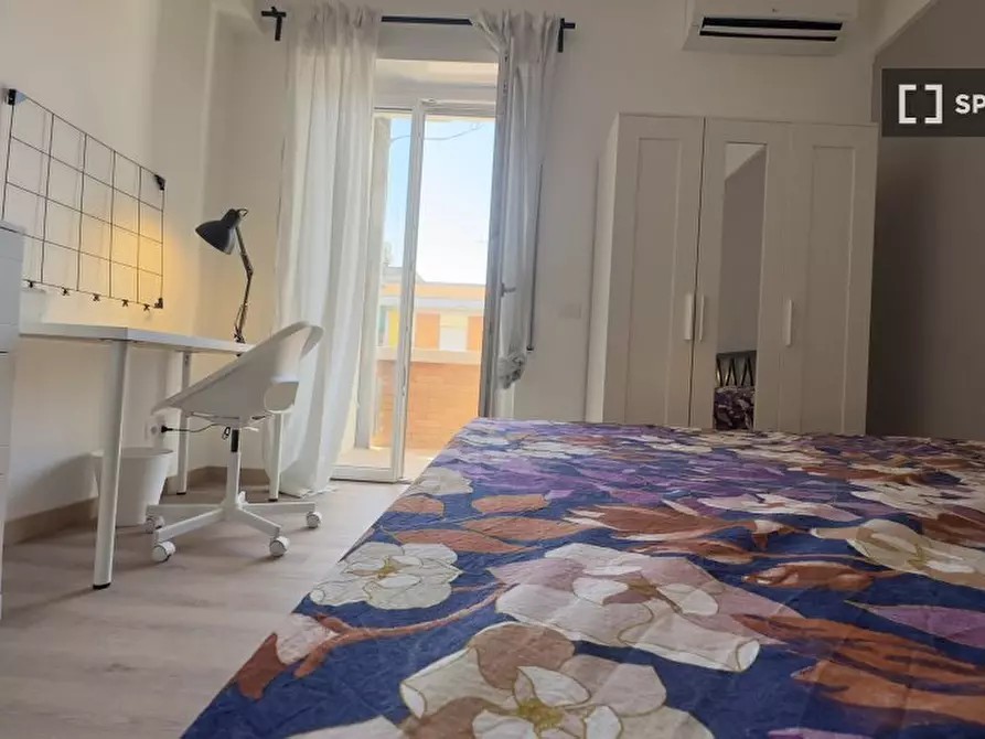 Immagine 3 di Camera condivisa in affitto  in Via Salvatore Pincherle a Roma