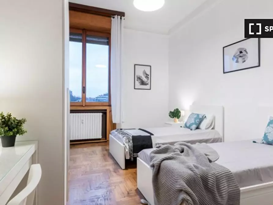 Immagine 1 di Camera condivisa in affitto  in Viale Regina Margherita a Milano