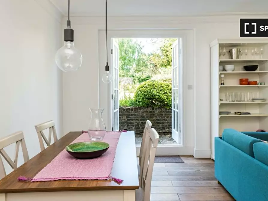 Immagine 12 di Appartamento in affitto  in Garden Flat a Camden Town