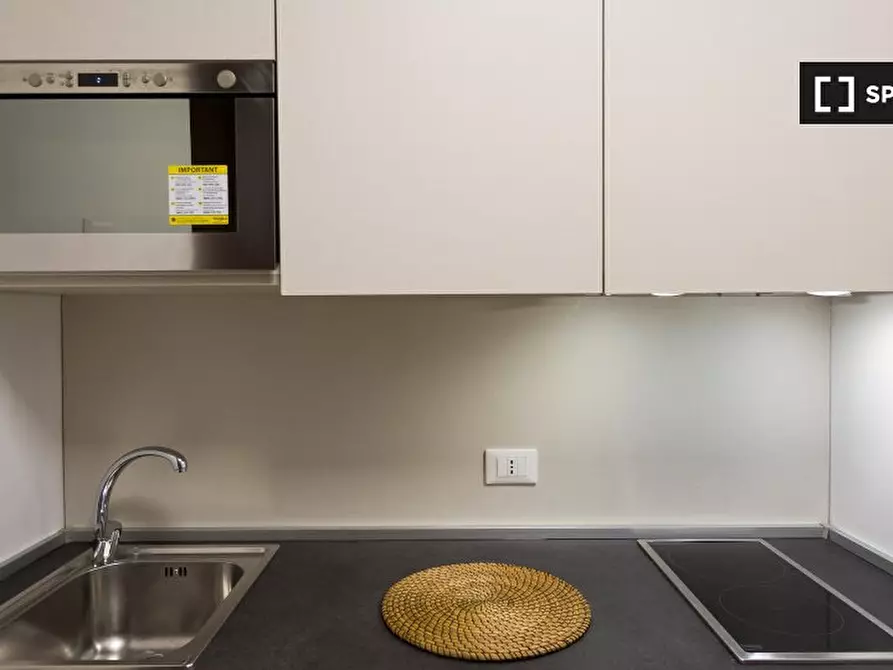 Immagine 4 di Camera condivisa in affitto  in Via di Acqua Bullicante a Roma