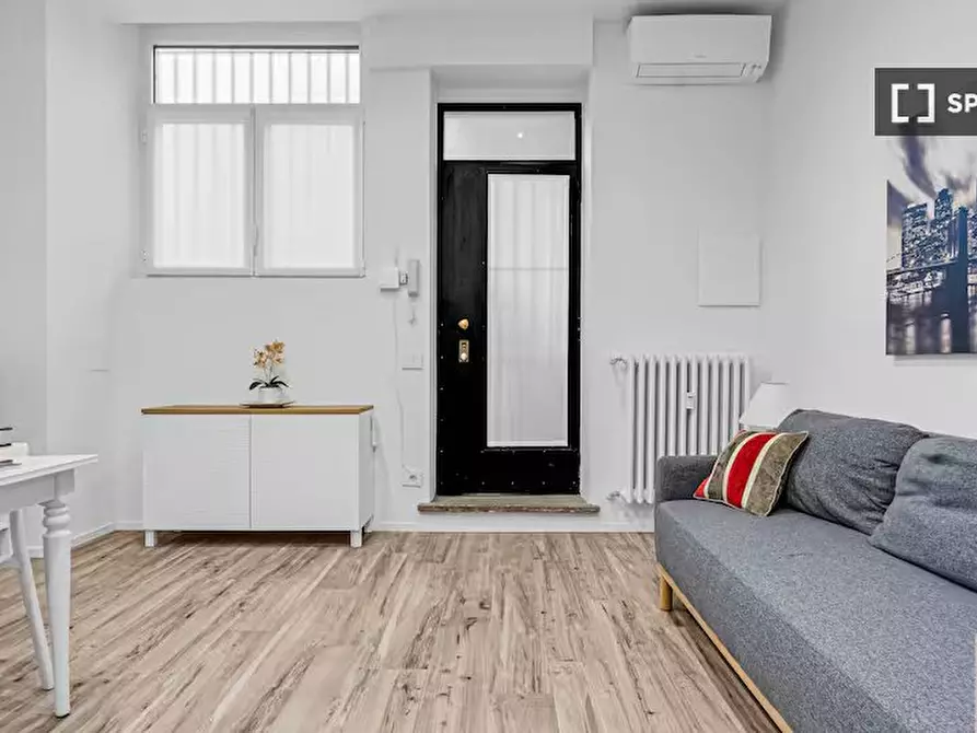 Immagine 1 di Ufficio in affitto  in Via Doberdò a Milano