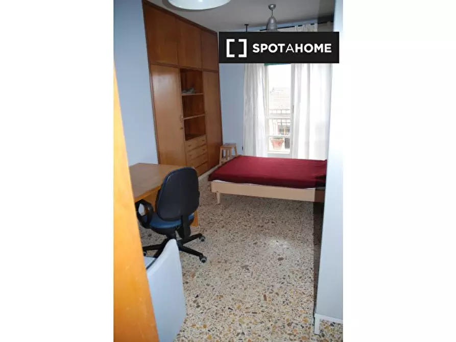 Immagine 3 di Camera condivisa in affitto  in Via Solatia a Perugia