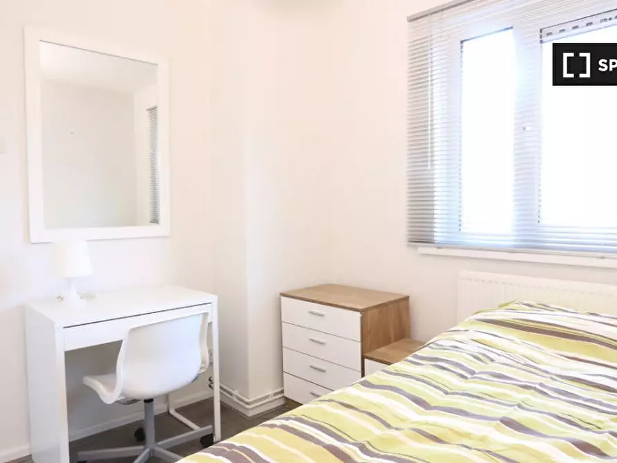 Immagine 2 di Camera condivisa in affitto  in Poplar a Poplar