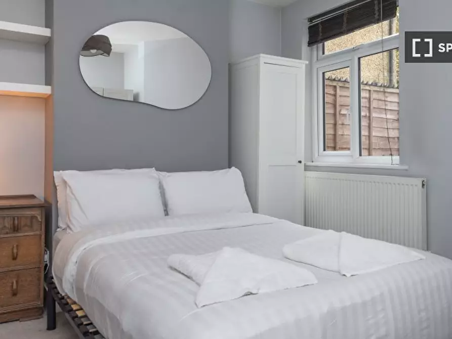 Immagine 4 di Appartamento in affitto  in Kimble Rd a Merton