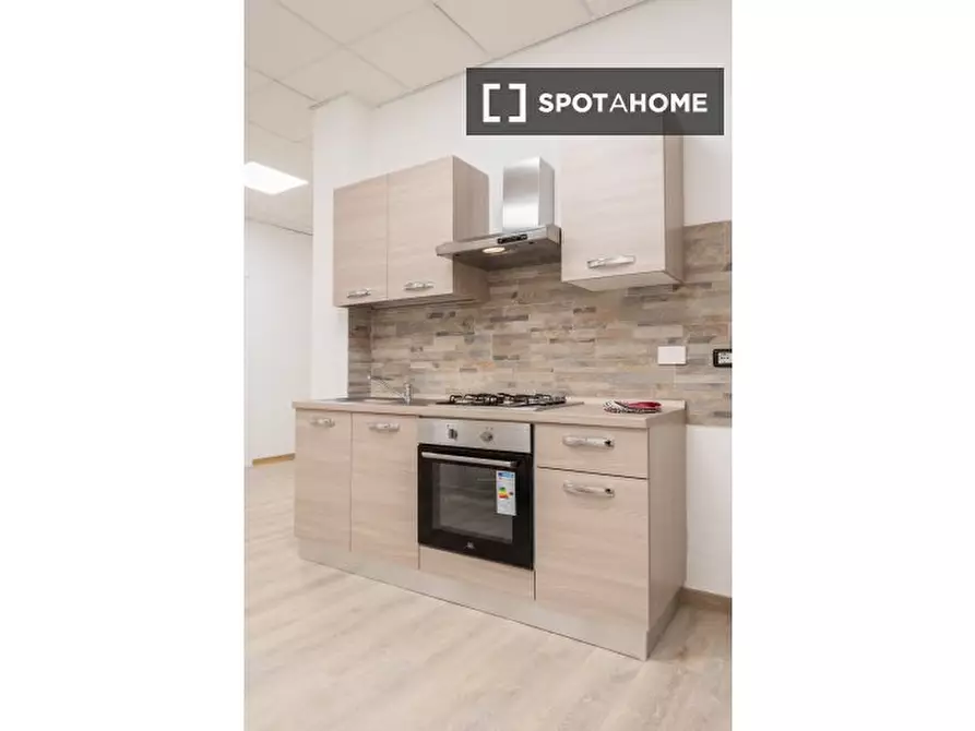 Immagine 9 di Camera condivisa in affitto  in Via Elba a Torino