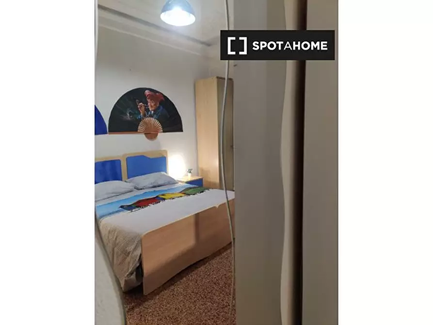 Immagine 17 di Camera condivisa in affitto  in Via Montevideo a Genova