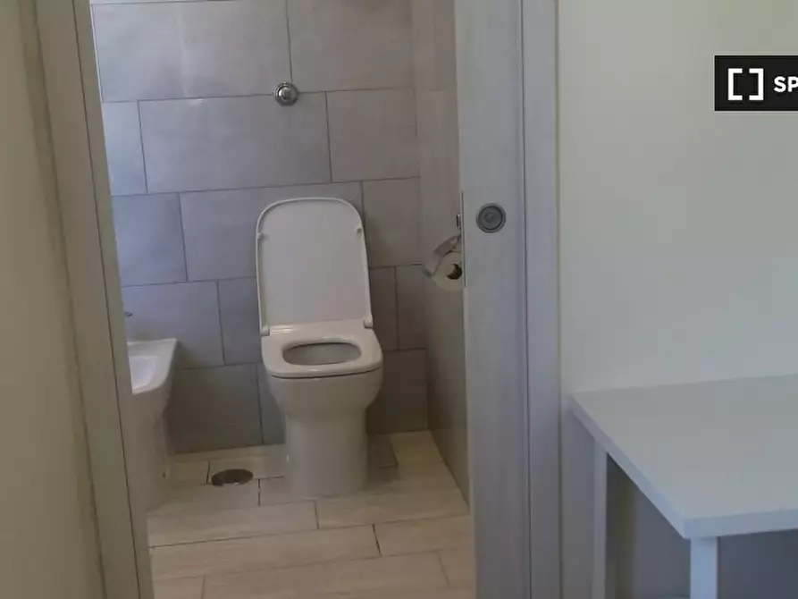 Immagine 17 di Camera condivisa in affitto  in Via Domenico Quaranta a Napoli