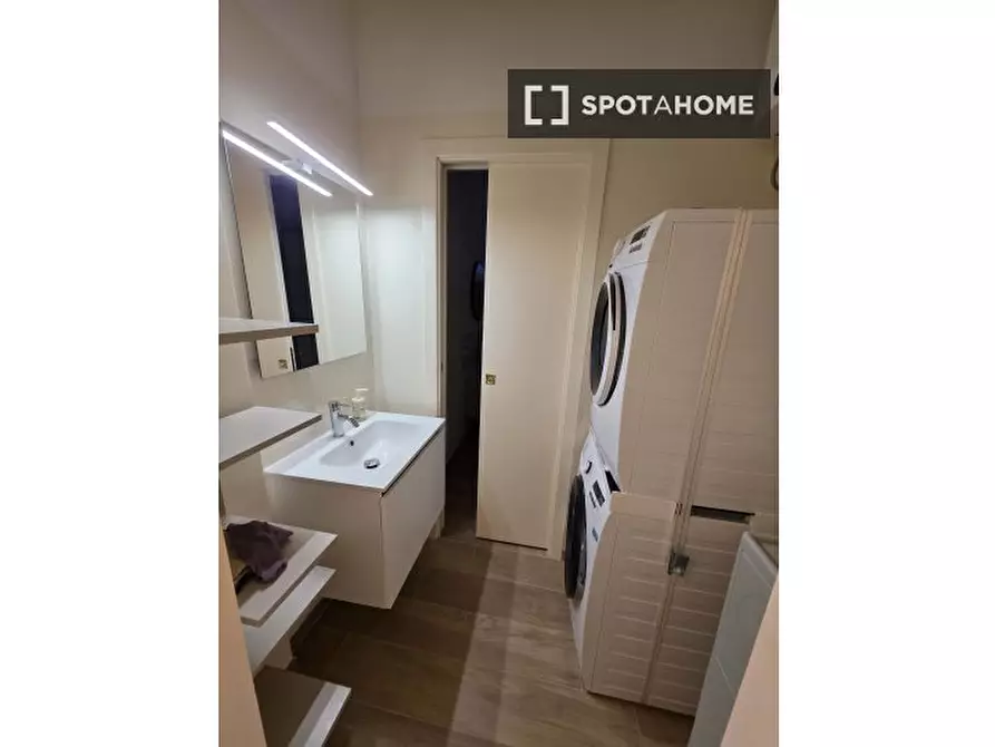 Immagine 13 di Camera condivisa in affitto  in Piazza Santiago del Cile a Roma