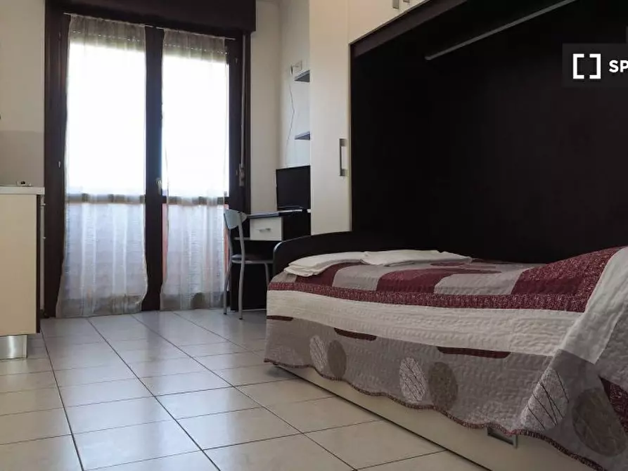 Immagine 3 di Camera condivisa in affitto  in Viale Antonio Gramsci a Sesto San Giovanni