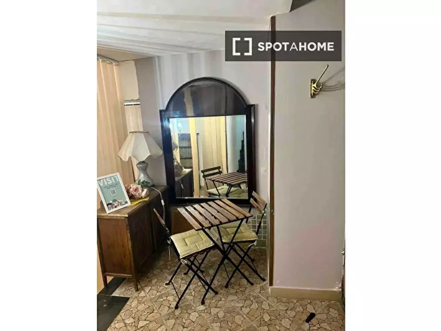 Immagine 16 di Appartamento in affitto  in Via Pellegrini a Napoli