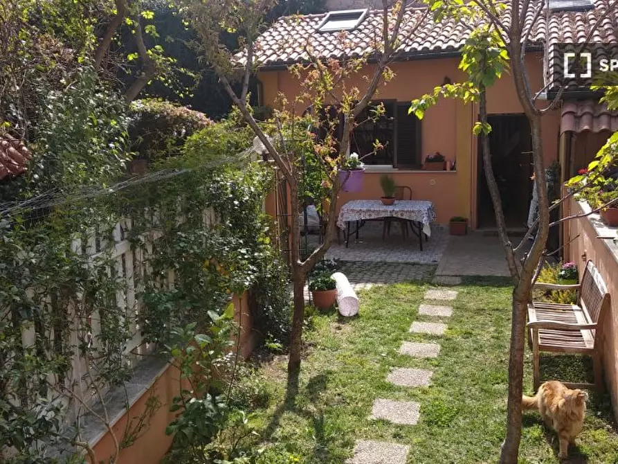 Immagine 6 di Ufficio in affitto  in Via del Mandrione a Roma