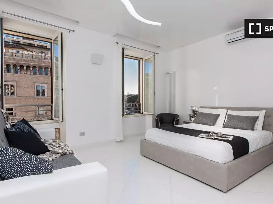 Immagine 8 di Appartamento in affitto  in Via Cesare Battisti, 00187 Roma RM, Italy a Roma