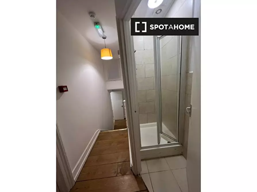 Immagine 4 di Camera condivisa in affitto  in Claremont Rd a Paddington