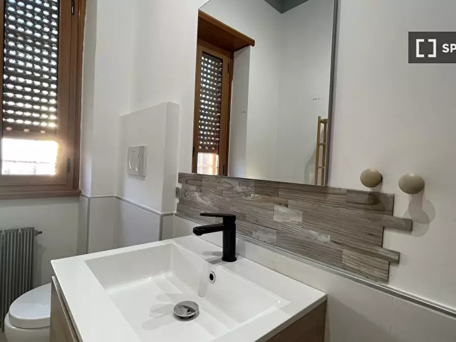 Immagine 8 di Camera condivisa in affitto  in Via Casilina a Roma