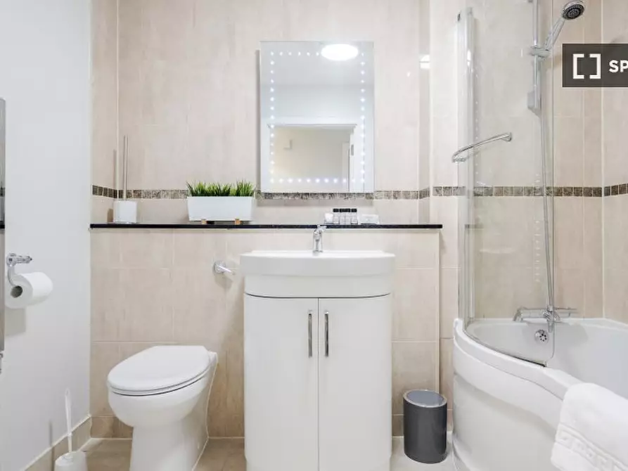 Immagine 5 di Appartamento in affitto  in Maple Rd a Kingston Upon Thames