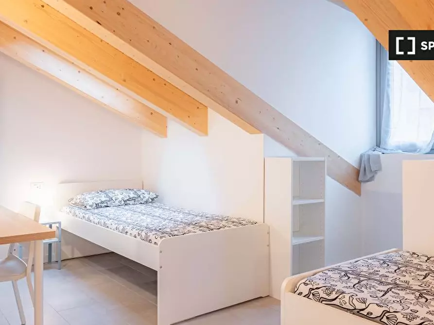 Immagine 2 di Camera condivisa in affitto  in Viale Monza a Milano