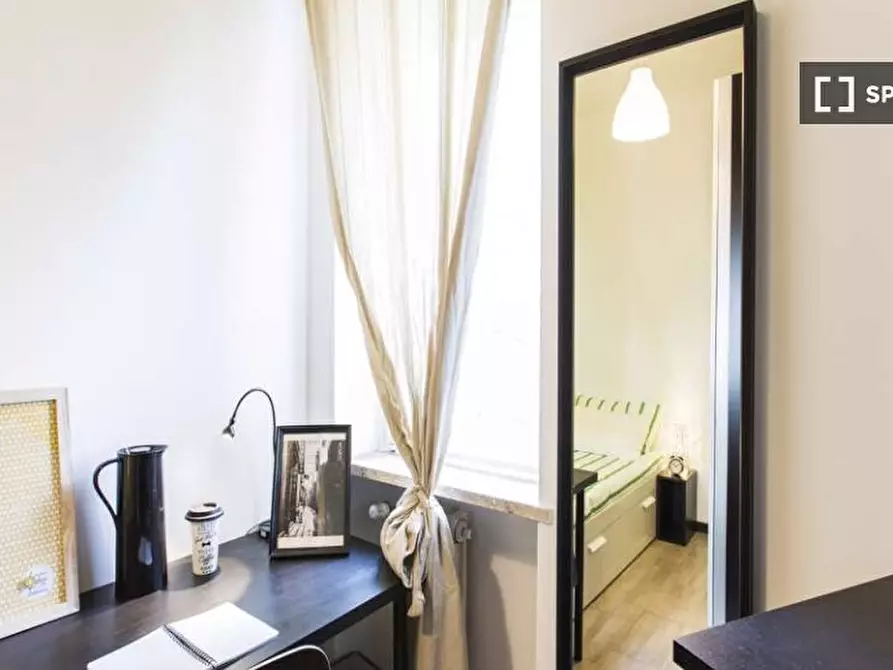 Immagine 1 di Camera condivisa in affitto  in Via Moncalvo Milan a Milano