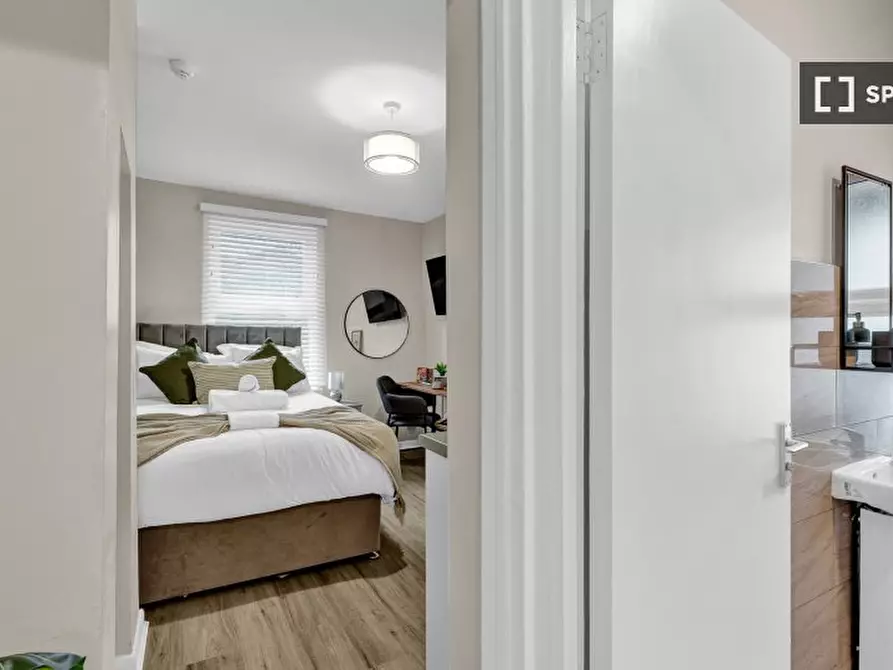 Immagine 2 di Ufficio in affitto  in flat a Tottenham