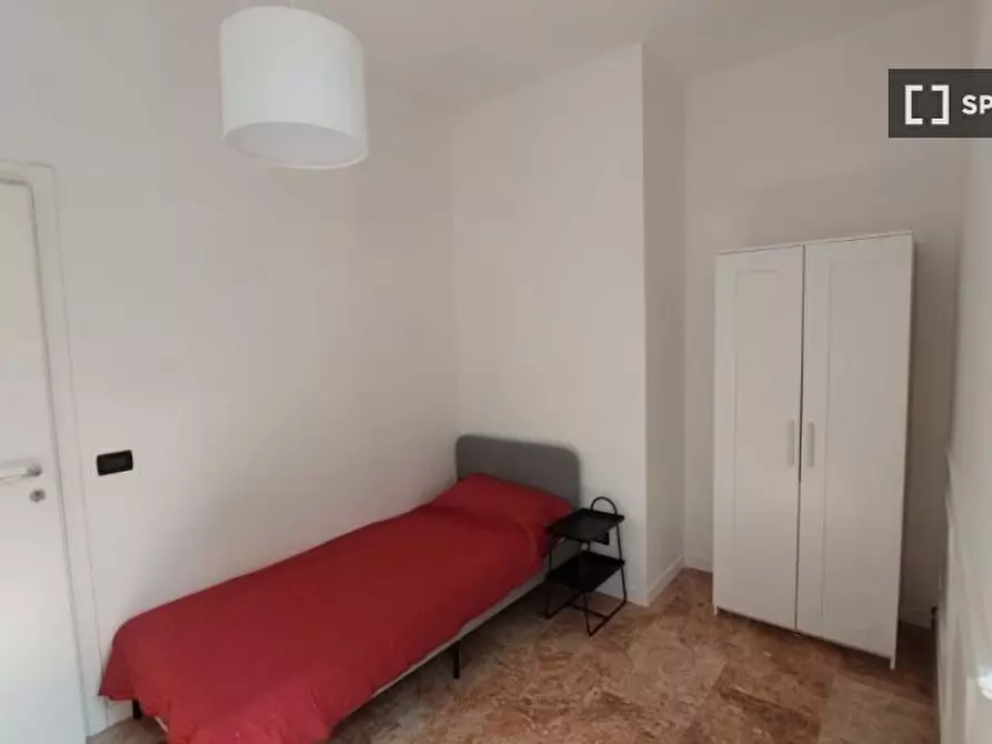 Immagine 2 di Camera condivisa in affitto  in Via Giuseppe la Farina a Firenze