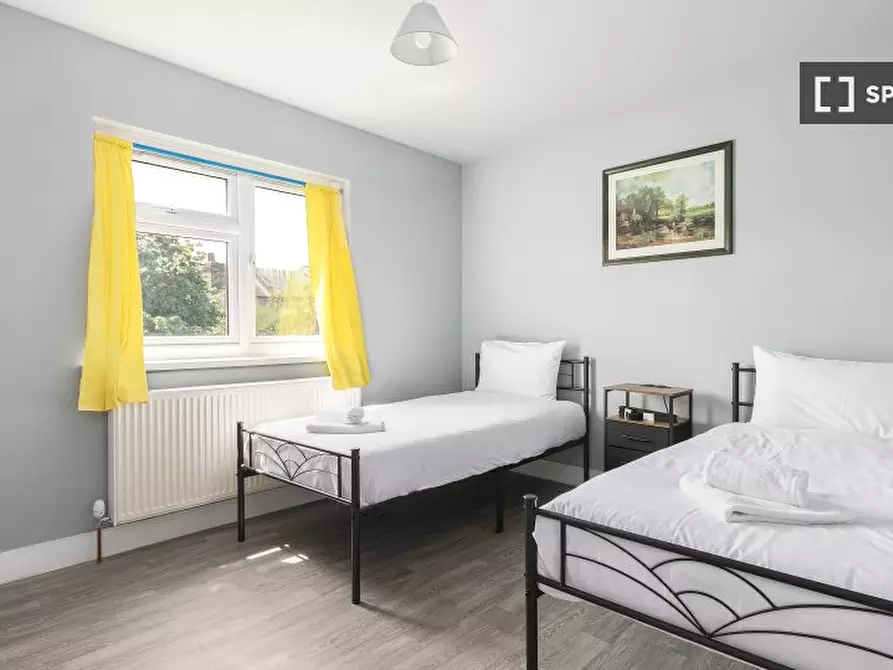 Immagine 3 di Appartamento in affitto  in Orpington Gardens a Enfield