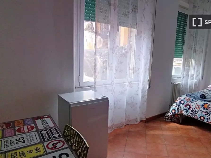 Immagine 3 di Camera condivisa in affitto  in Via S. Arcangelo a Baiano a Napoli