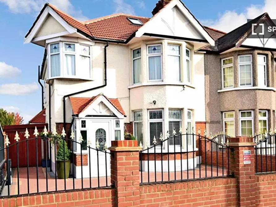 Immagine 9 di Camera condivisa in affitto  in Woodford Ave a Ilford