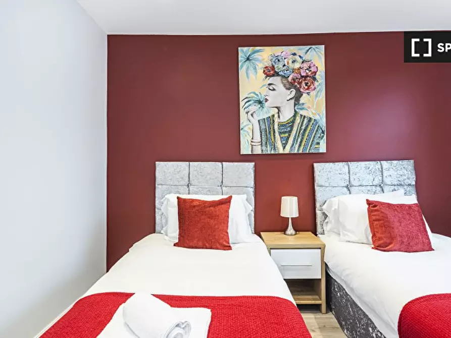 Immagine 13 di Appartamento in affitto  in Kilburn High Rd a Camden Town