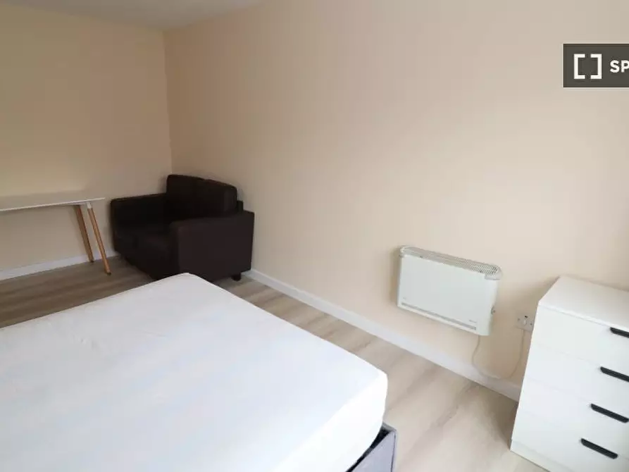 Immagine 2 di Camera condivisa in affitto  in Westferry Road a Poplar