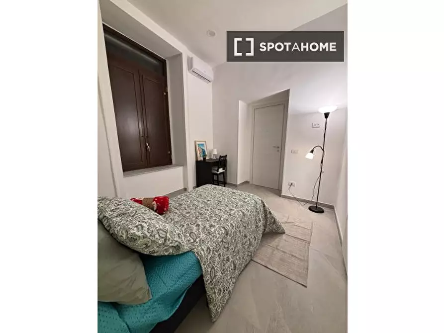 Immagine 2 di Camera condivisa in affitto  in P.za Cavour a Napoli