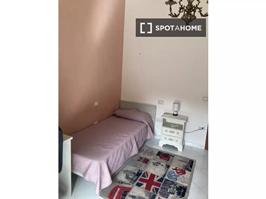 Immagine 4 di Camera condivisa in affitto  in Via Portuense a Roma