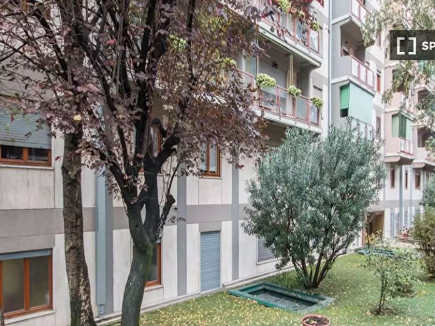 Immagine 12 di Camera condivisa in affitto  in VIA RESSI a Milano