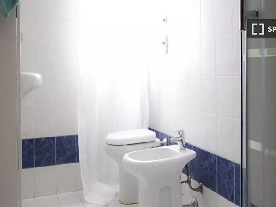 Immagine 15 di Camera condivisa in affitto  in Viale Ortles a Milano