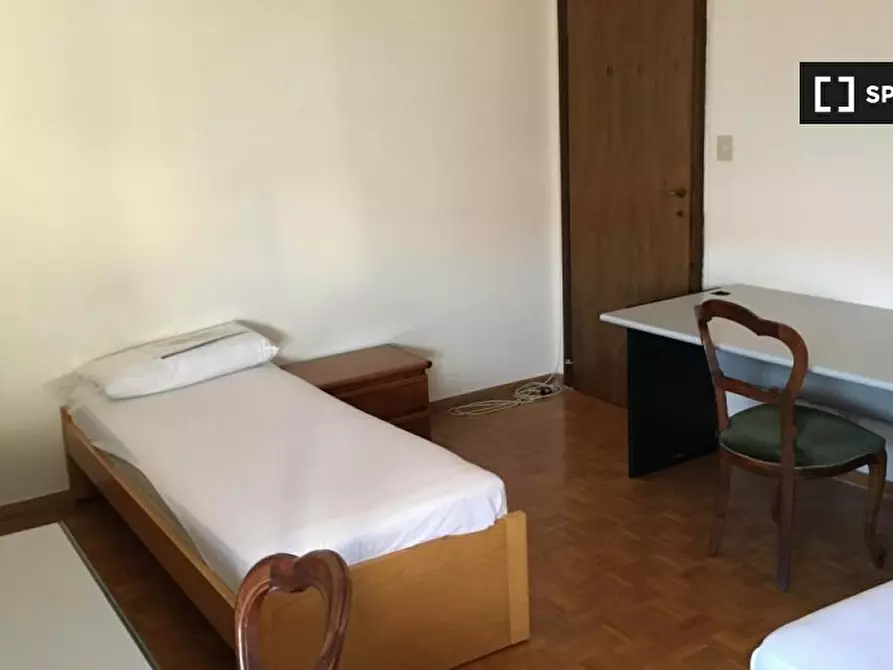 Immagine 4 di Camera condivisa in affitto  in Via Andrea Costa a Bologna