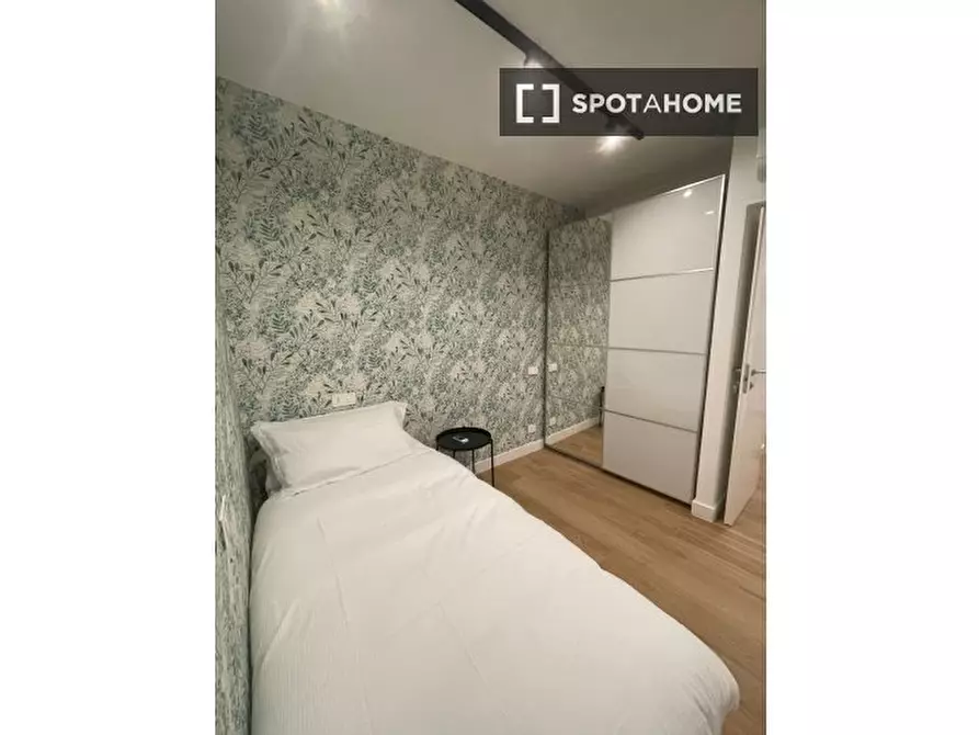 Immagine 11 di Camera condivisa in affitto  in Via Pasquale Frustaci a Napoli