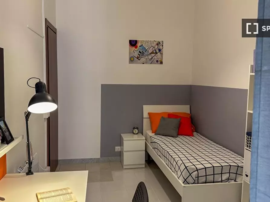 Immagine 3 di Camera condivisa in affitto  in Vico Sedil Capuano a Napoli