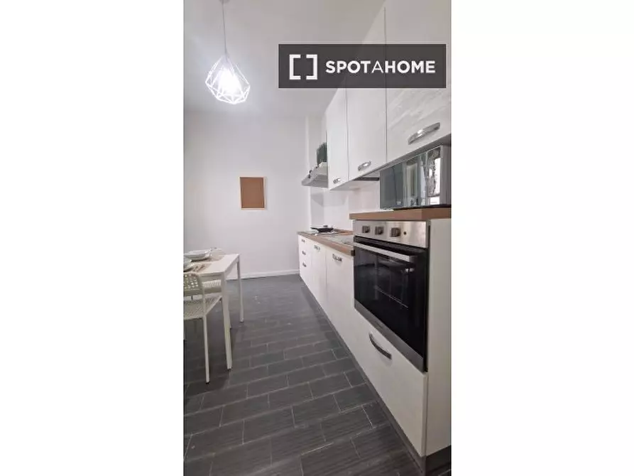 Immagine 11 di Camera condivisa in affitto  in Lungotevere di Pietra Papa a Roma