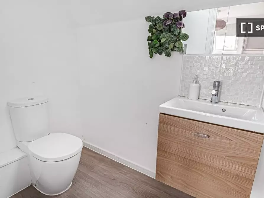 Immagine 14 di Appartamento in affitto  in Meadow Rd a 