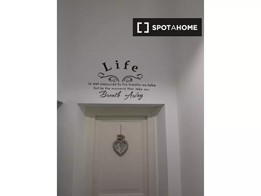 Immagine 3 di Camera condivisa in affitto  in Via Venezia a Genova