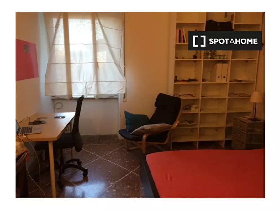 Immagine 2 di Camera condivisa in affitto  in Viale Furio Camillo, 00181 Roma RM, Italy a Roma
