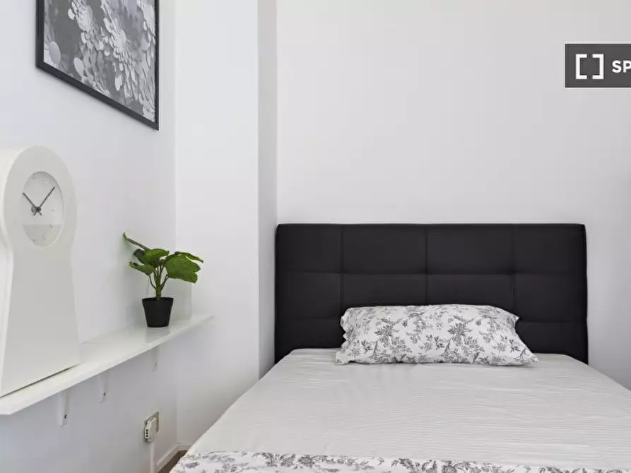 Immagine 3 di Camera condivisa in affitto  in Via Vettabbia a Milano