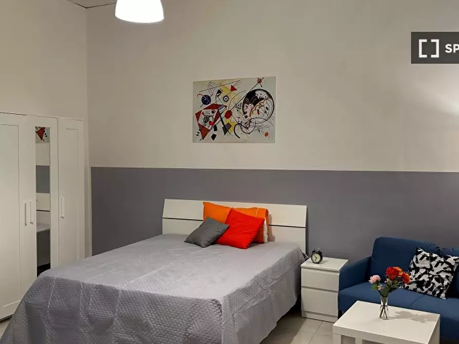 Immagine 16 di Camera condivisa in affitto  in Vico Sedil Capuano a Napoli