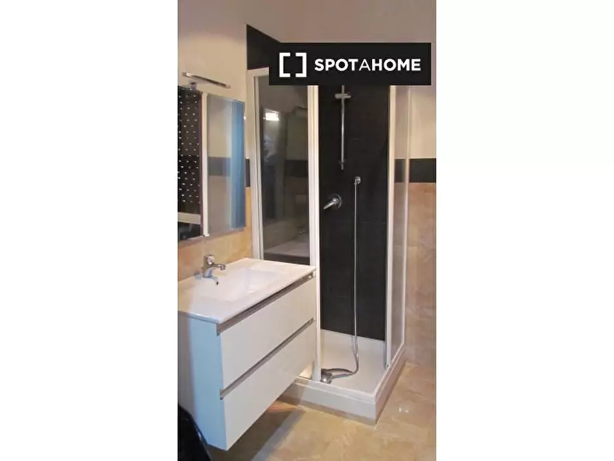 Immagine 11 di Camera condivisa in affitto  in Viale Vaticano a Roma