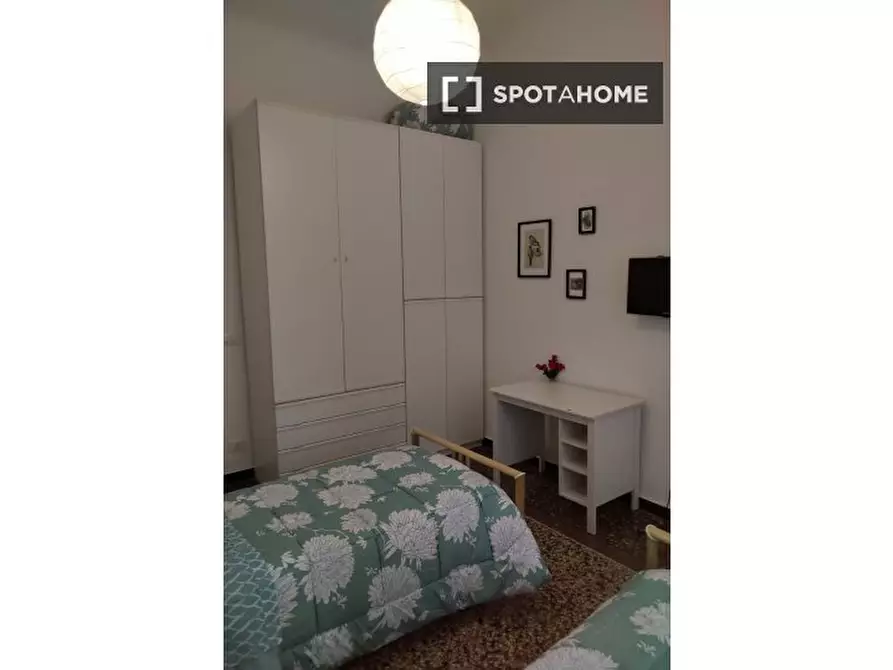 Immagine 13 di Camera condivisa in affitto  in Via Venezia a Genova