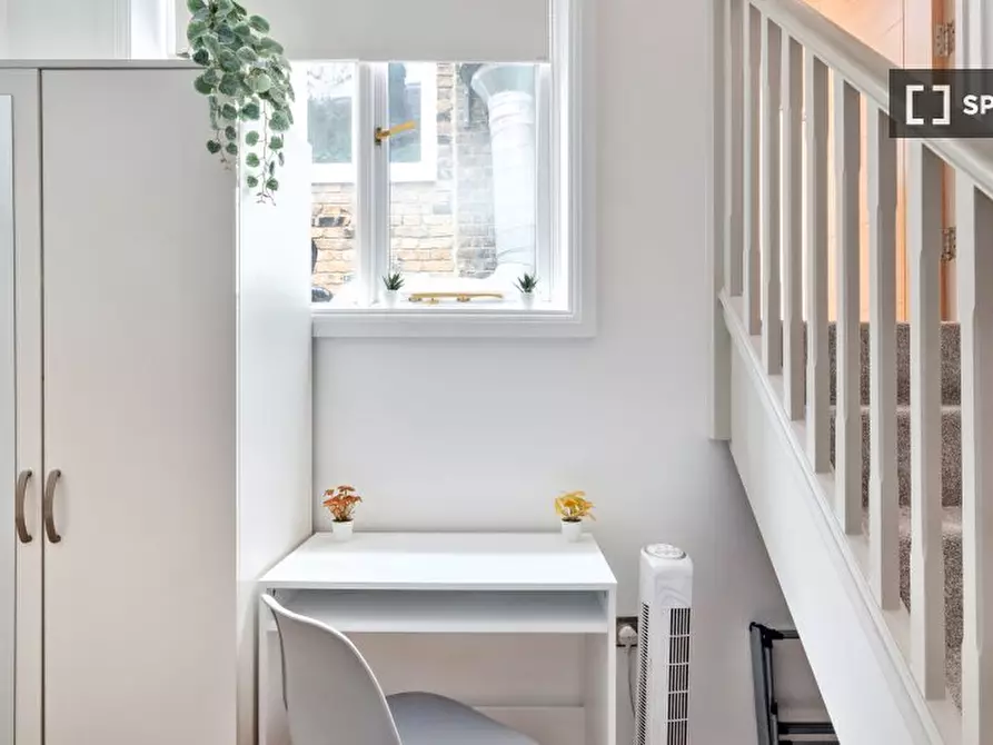 Immagine 5 di Appartamento in affitto  in Upper Richmond Rd a Wandsworth