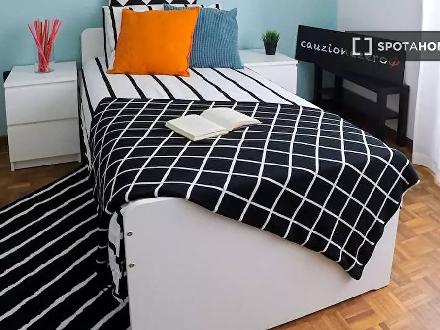 Immagine 2 di Camera condivisa in affitto  in Mantova a Brescia