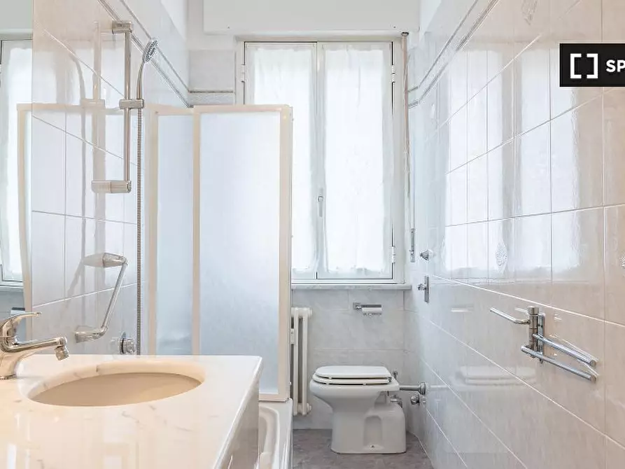 Immagine 17 di Camera condivisa in affitto  in Via Angera a Milano