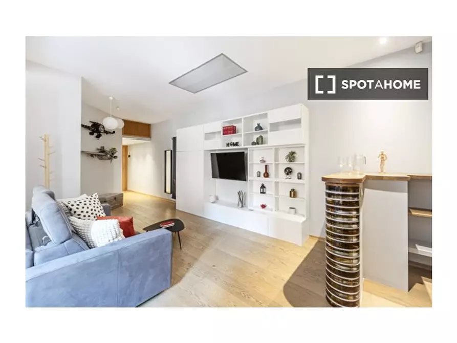 Immagine 2 di Appartamento in affitto  in Via Edoardo Jenner a Roma