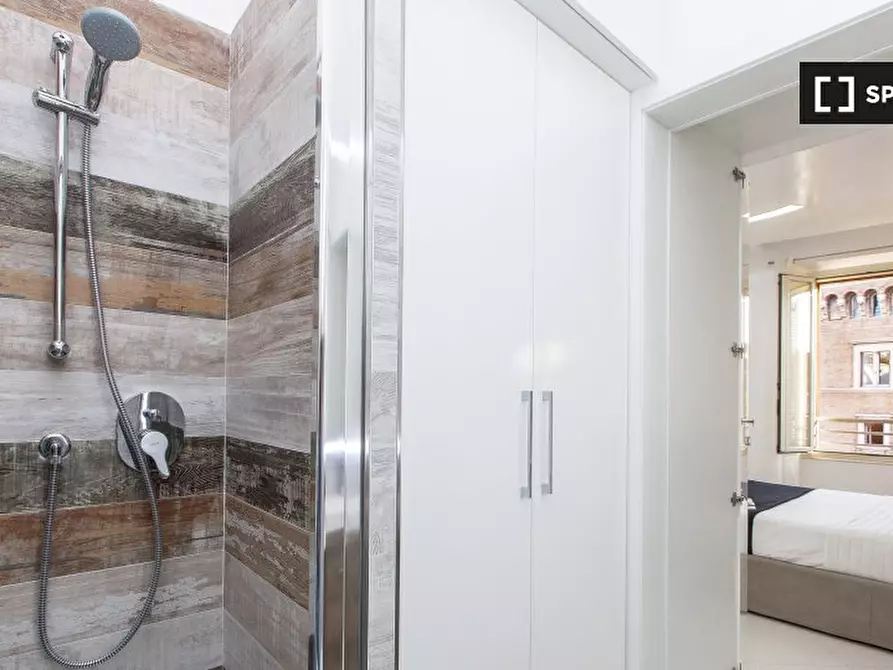 Immagine 14 di Appartamento in affitto  in Via Cesare Battisti, 00187 Roma RM, Italy a Roma