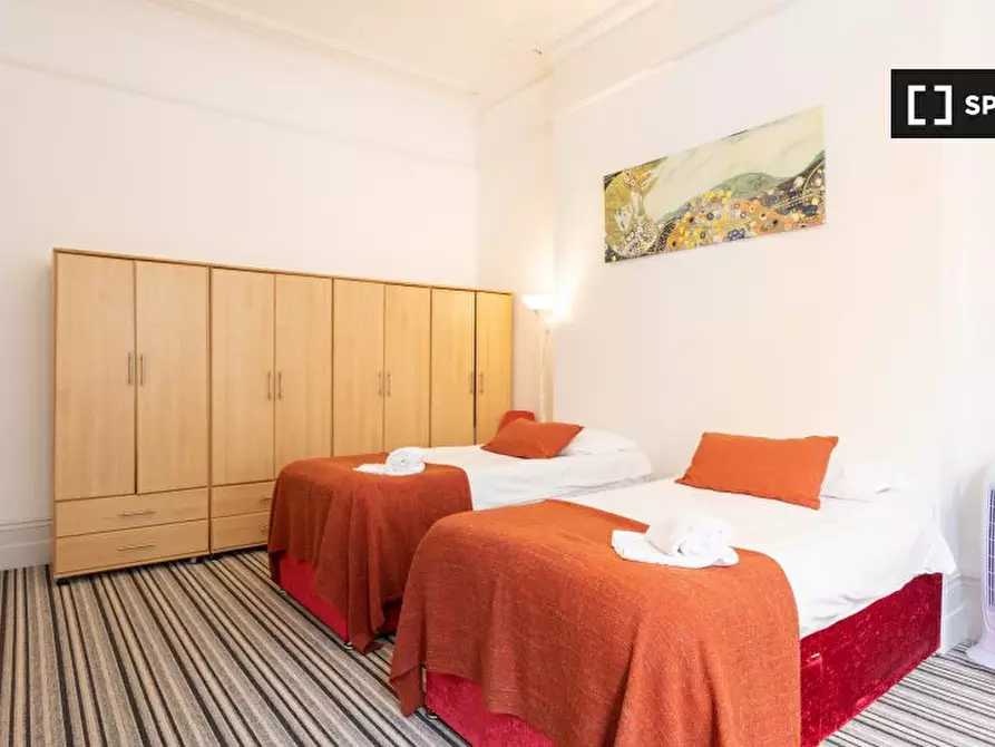 Immagine 12 di Camera condivisa in affitto  in Ground Floor Apartment a Kensington